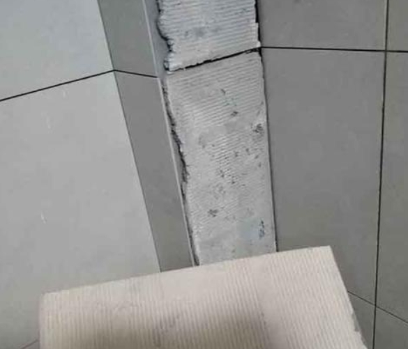 南乐瓷砖空鼓维修公司分享下厨房瓷砖脱落的补救措施。